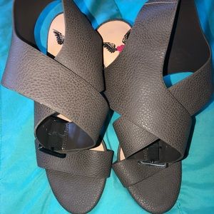 Penny loves Kenny Heels